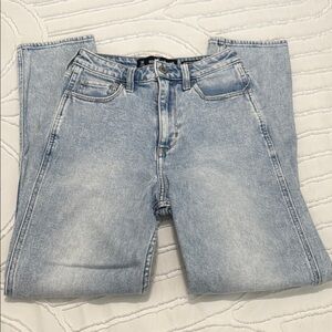 Hollister Ultra High-Rise Mom Jean